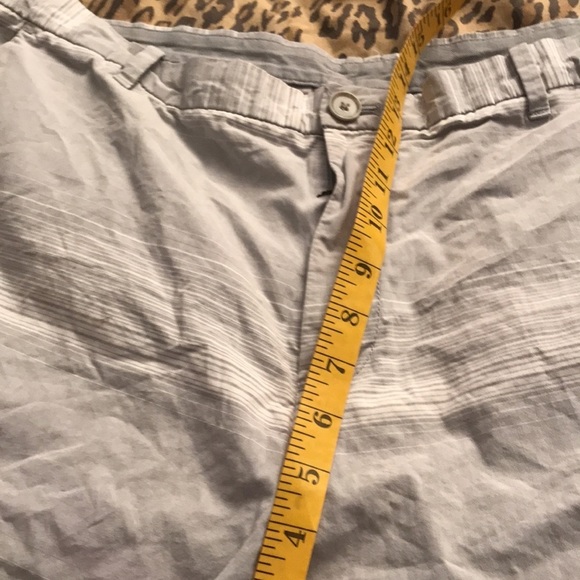 Calvin Klein size 36 light gray & white lightweight cotton shorts - Picture 12 of 15